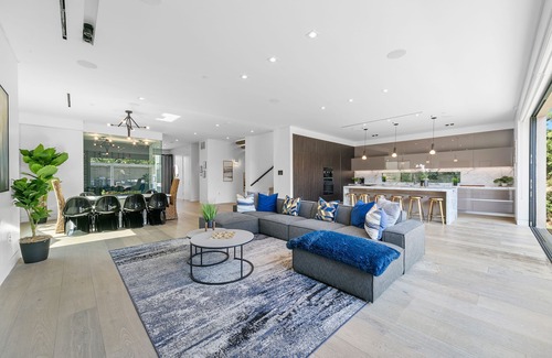 Melrose House | West Hollywood 5 BR Villa; Pool, Hot Tub, Rooftop Patio, Free Parking, Central