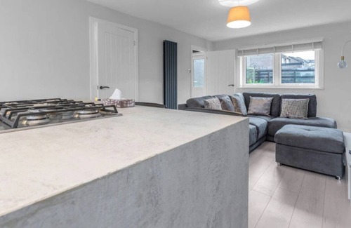 Whitburn House | West Lothian 5 Beds + car space