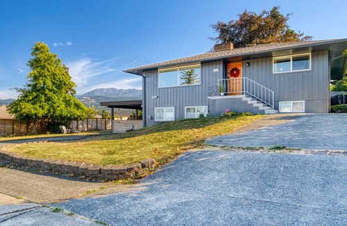 Port Angeles House | West Nine Stunning Views & Hot Tub