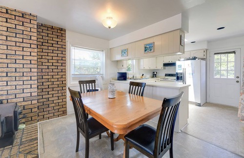 Emerald Isle Condo | 'West of the Moon' Ocean Apt w/Beach Access!