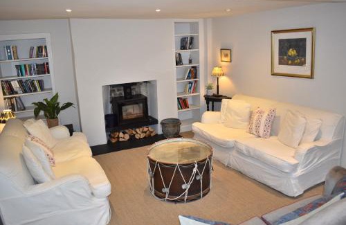 Chichester House | West Pallant Georgian Townhouse in City Centre with Courtyards, BBQ & Log Burners - Dogs Welcome! Chichester Holiday Properties