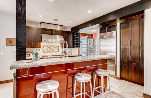 Highland Meadows House | West Vail Retreat | Hot Tub & Free Village Parking | 5 Mins to Mountain