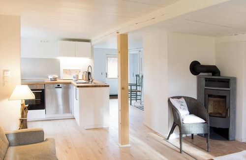 Hasselberg Apartment | West - wood-burning stove, shower, sauna, garden, terrace, close to the beach, child-friendly