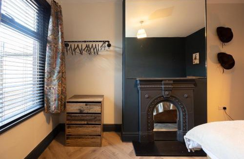 Warrington House | Western House - Central Warrington - Sleeps 5