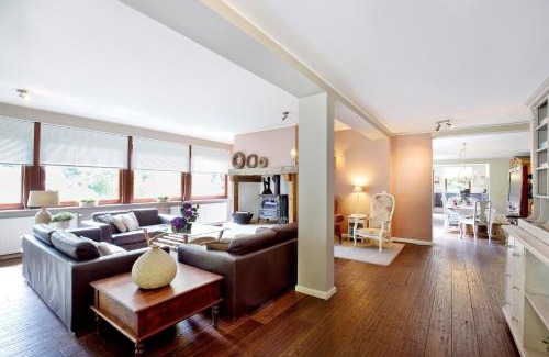 Schutzbach House | Westerwald Ferien Villa - 21 Personen - Kino, Bar, Sauna und Whirlpool
