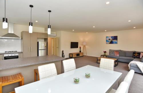 Saint Albans House | Weston Villa - Spacious & family Friendly - Bookahome