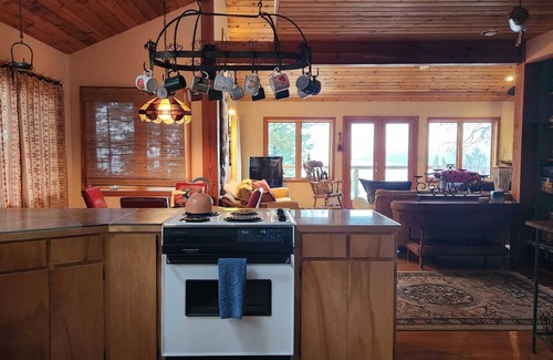 Friday Harbor Cottage | WESTSIDE Ocean View Vacation Home HOT TUB, available YEAR ROUND