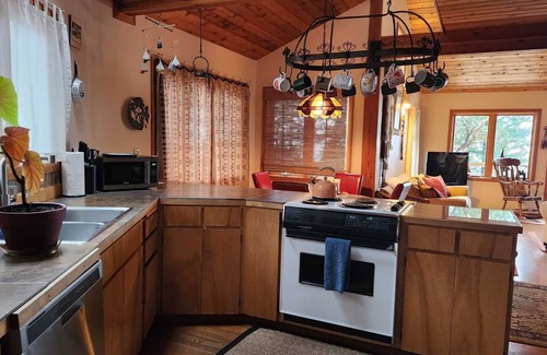 Friday Harbor Cottage | WESTSIDE Ocean View Vacation Home HOT TUB, available YEAR ROUND