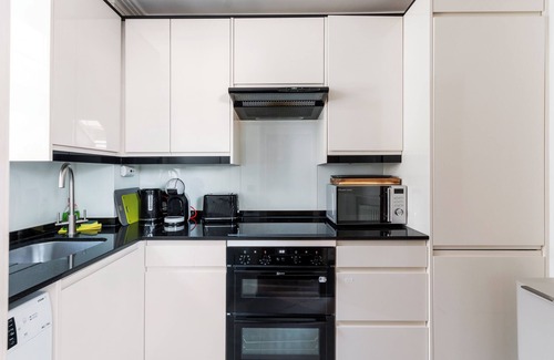 Weybridge Apartment | Weybridge - 2 Bed - parking