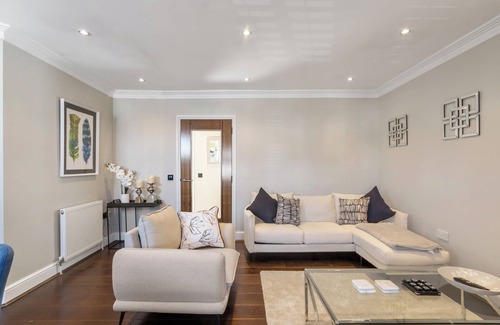 Weybridge Apartment | Weybridge - 2 Bed - parking