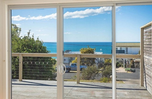 Pambula Beach House | Whale Tail Beach House - 5 min walk to Dog Beaches & Pambula River!