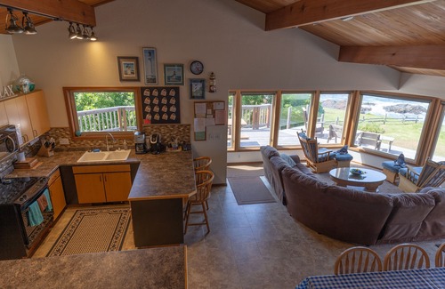 Mendocino House | Whale Watch House: Oceanfront/Near Mendo Village/a Private Retreat