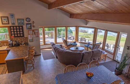 Mendocino House | Whale Watch House: Oceanfront/Near Mendo Village/a Private Retreat
