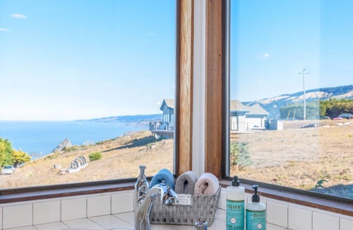 Manchester House | Whale Watchers Bluff - Amazing Panoramic Views!