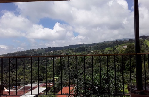 Grecia House | What A Retreat! In a pleasant neighborhood in the beautiful hills above Grecia.