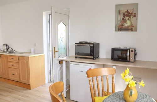 Fethard on Sea Cottage | WHEATFIELD LODGE, pet friendly in Fethard-On-Sea, County Wexford