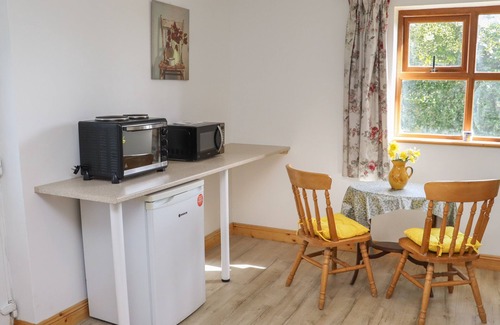 Fethard on Sea Cottage | WHEATFIELD LODGE, pet friendly in Fethard-On-Sea, County Wexford