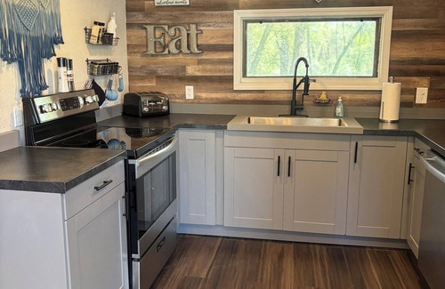 Independence Cabin | Where time slows down, and the river whispers its secrets!