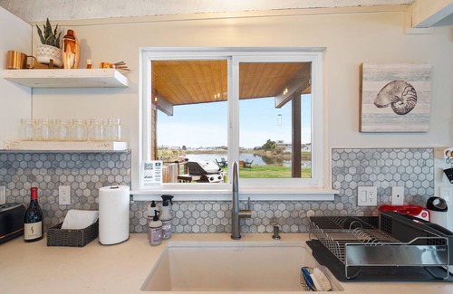 Lagoon Point Cottage | Whidbey Waterfront Retreat- Steps to Beach-Fireplace- Reading Nook