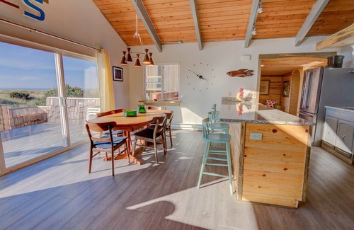Bayshore House | Whimsical Ocean Front Home! Hot tub & Dog Friendly!