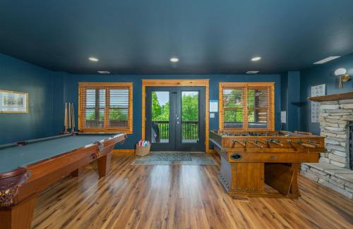 Wolf Laurel House | Whiskey Hills - Newly Remodeled Luxury Cabin with Hot Tub, Incredible Views close to Asheville, walk to Hatley Pointe & Ski!