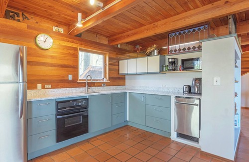 Covert House | Whispering Bluff - Private Beach - Pet Friendly