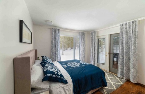 Bragg Creek House | Whispering Pines family escape in Bragg Creek