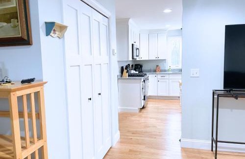 Kingston House | Whispering Pines Spacious Home Fire Pit Mod Location Pet ok by Vacation Your Way