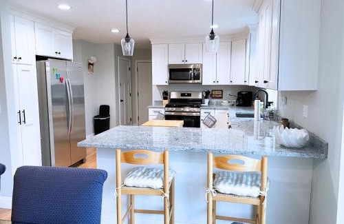 Kingston House | Whispering Pines Spacious Home Fire Pit Mod Location Pet ok by Vacation Your Way