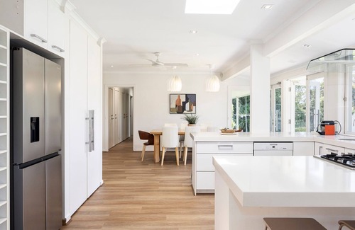 Mount Eliza House | Whispering Woodlands with Pool and Tennis Court