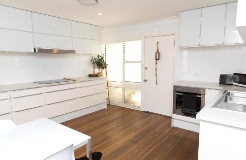 Lake Cathie House | White Beach Cottage