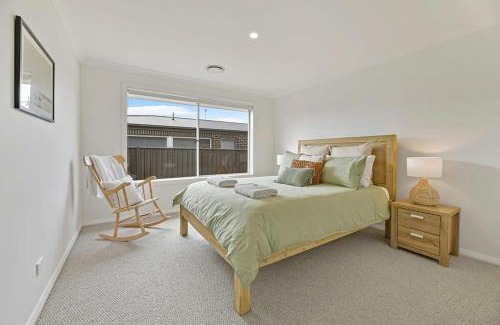 Orange House | White Haven - Luxe Abode, Firepit, Mountain Views