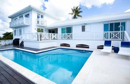 Testman House | White House book your winter and Spring dates now!