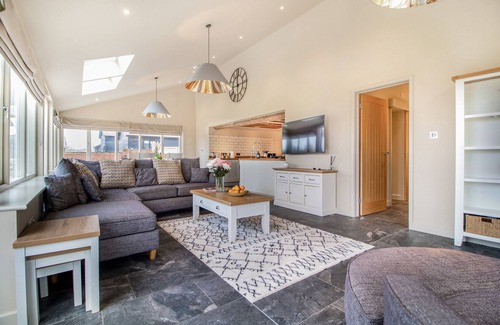 Halesworth House | White House Lodges - Dragonfly