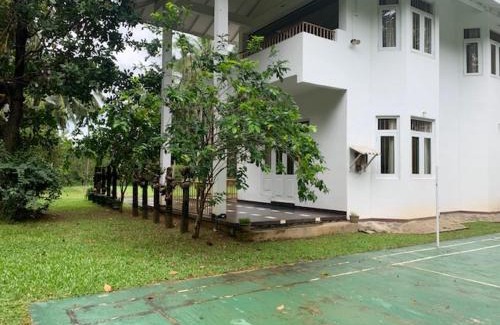 Narangodapaluwa House | White House - Orange Hill Avenue