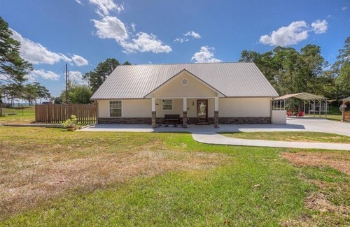 Trinity House | White House Retreat on White Rock Creek home on large acreage on the water