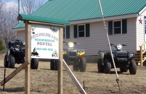 Mills House | White Knoll Hideaway, warm cozy cabin on top of mountain on a quiet dirt road