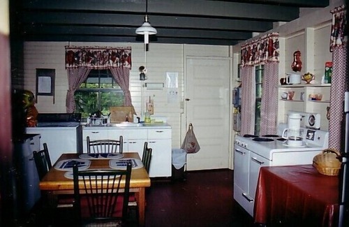 Bayville Cottage | White Pines Cottage - Classic Maine Cottage - Waterfront on Linekin Bay!