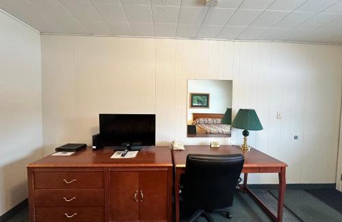 Algoma District Hotel | White River Motel