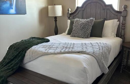 Washington County Villa | White Rocks-4beds, 3bath,hot tub
