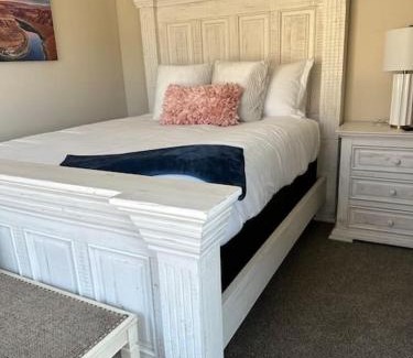 Washington County Villa | White Rocks-4beds, 3bath,hot tub