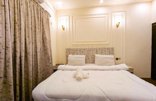 Karachi Bed & Breakfast | White Rose BnB Family - Near Millennium Mall - Airport - National Stadium
