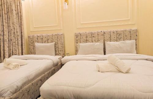 Karachi Bed & Breakfast | White Rose BnB Family - Near Millennium Mall - Airport - National Stadium