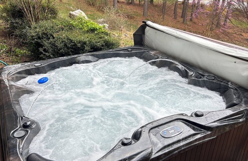 Ocoee Cabin | White water cabin is cozy, quiet and peaceful environment that is relaxing.