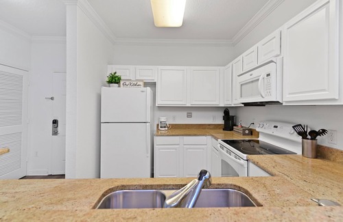 Reunion Condo | Whitefall's Hideway 15 min to Disney-Resort Style