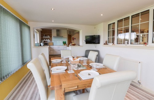 Darvel House | WHITESIDE COTTAGE, family friendly, with open fire in Darvel