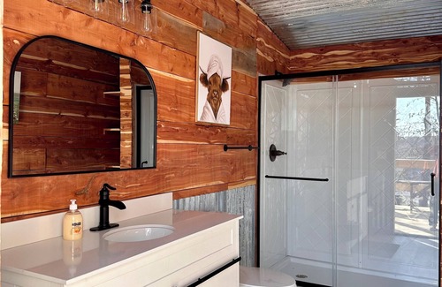 Henryetta Cabin | Whitetail Camping Cottage at Coble Highland Ranch