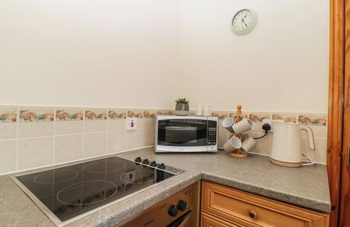 Blaisdon Cottage | WHITLOW LODGE ANNEX, romantic, with a garden in Huntley