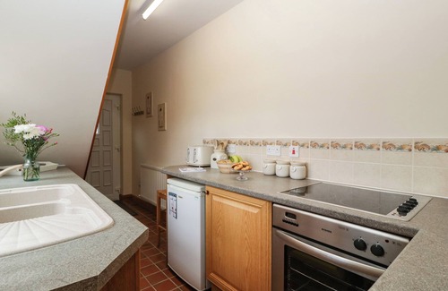 Blaisdon Cottage | WHITLOW LODGE ANNEX, romantic, with a garden in Huntley