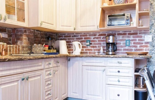 Bulls Ferry and Jacob's Ferry House | Whole Apt West NY 3Bedroom 1 Bath NYC View